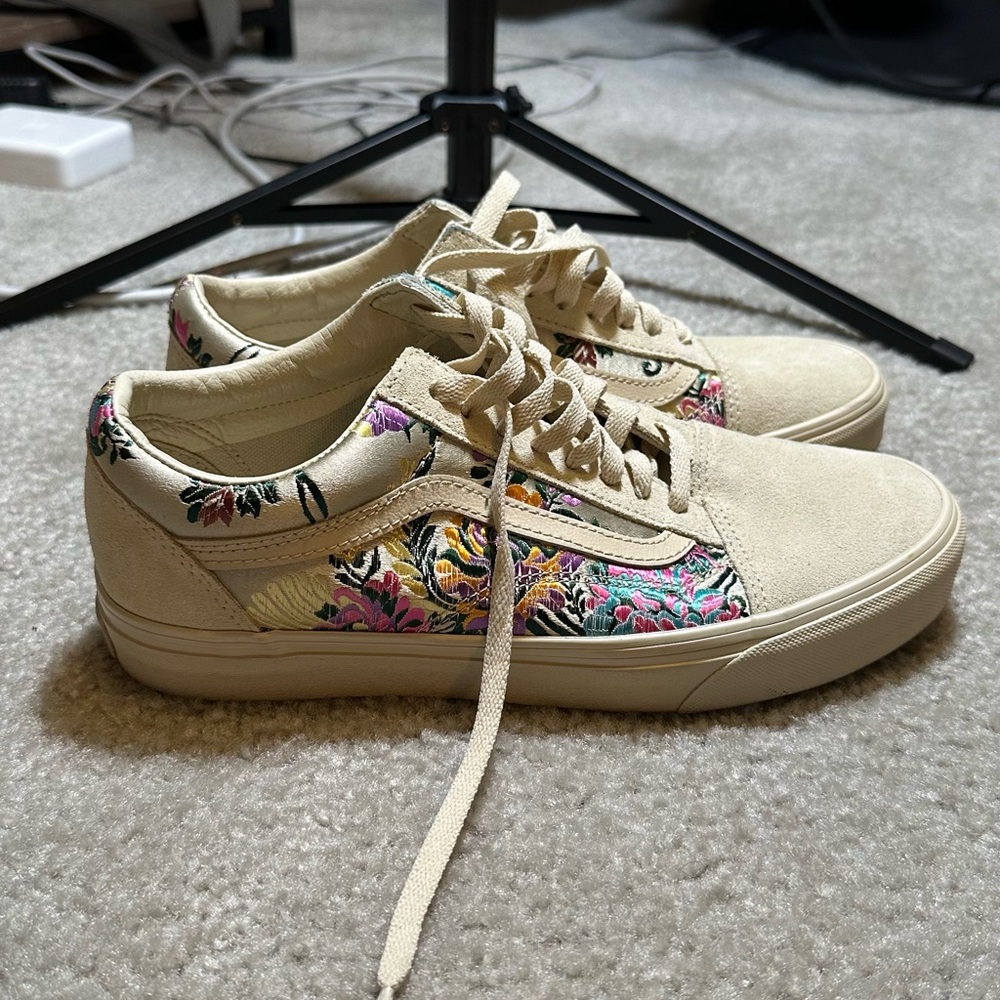 Vans - Picture 3 of 6